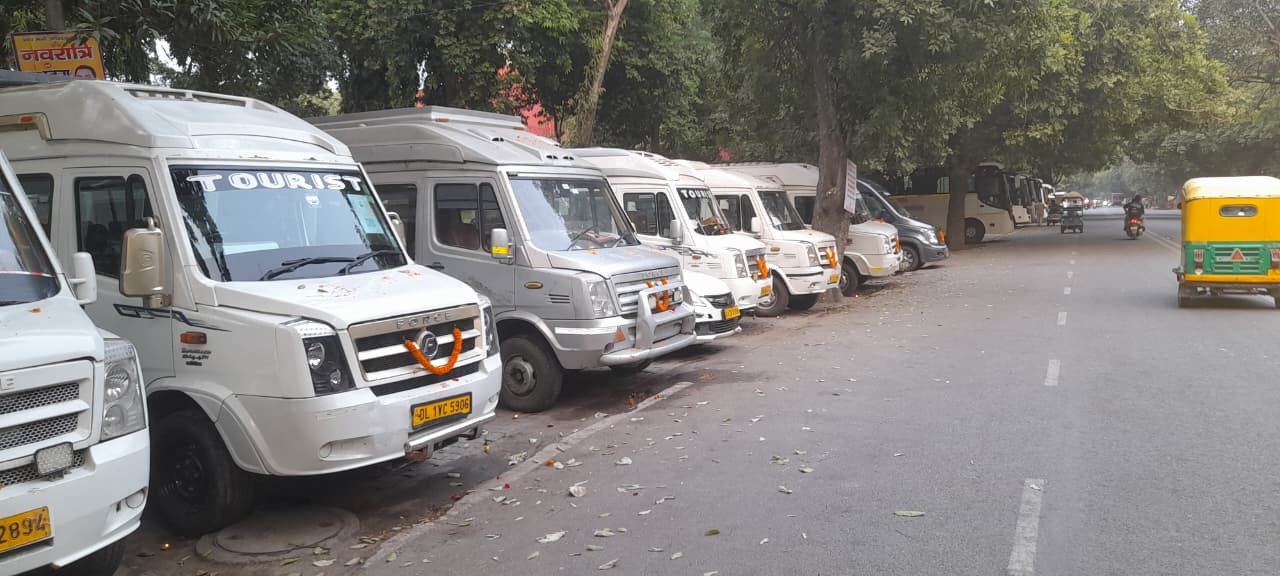 Standard Tempo Traveller